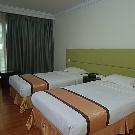 Td Plaza Hotel Kota Kinabalu Buitenkant foto