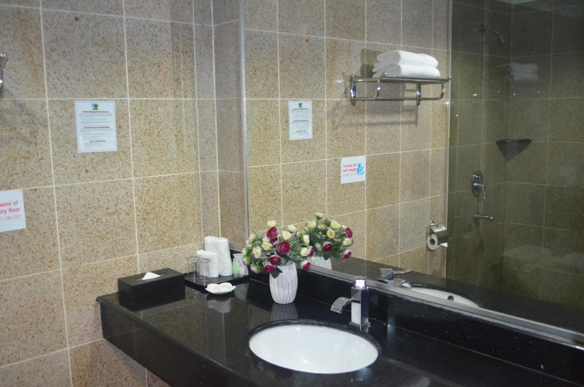 Td Plaza Hotel Kota Kinabalu Buitenkant foto