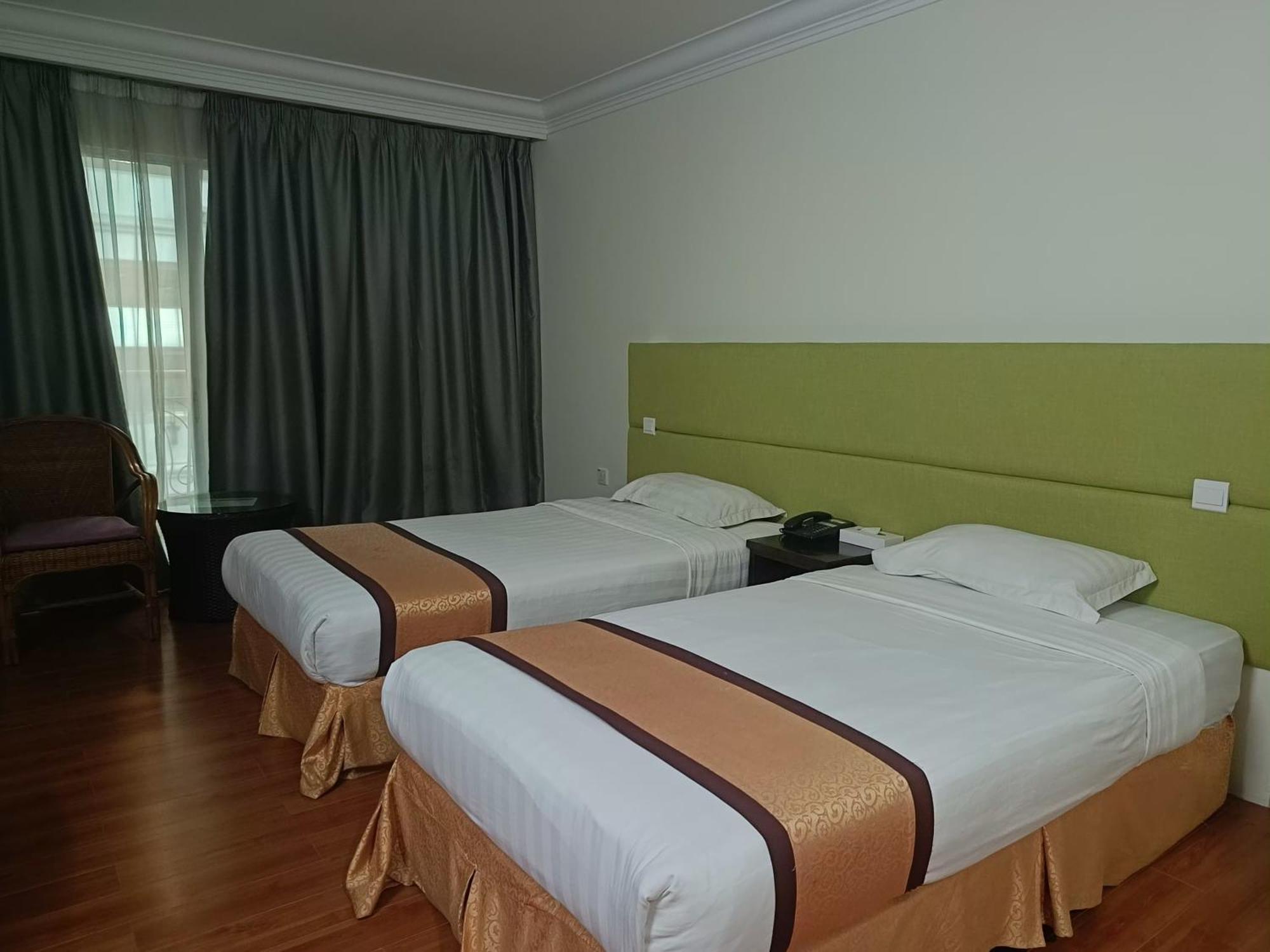 Td Plaza Hotel Kota Kinabalu Buitenkant foto