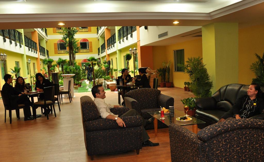 Td Plaza Hotel Kota Kinabalu Buitenkant foto