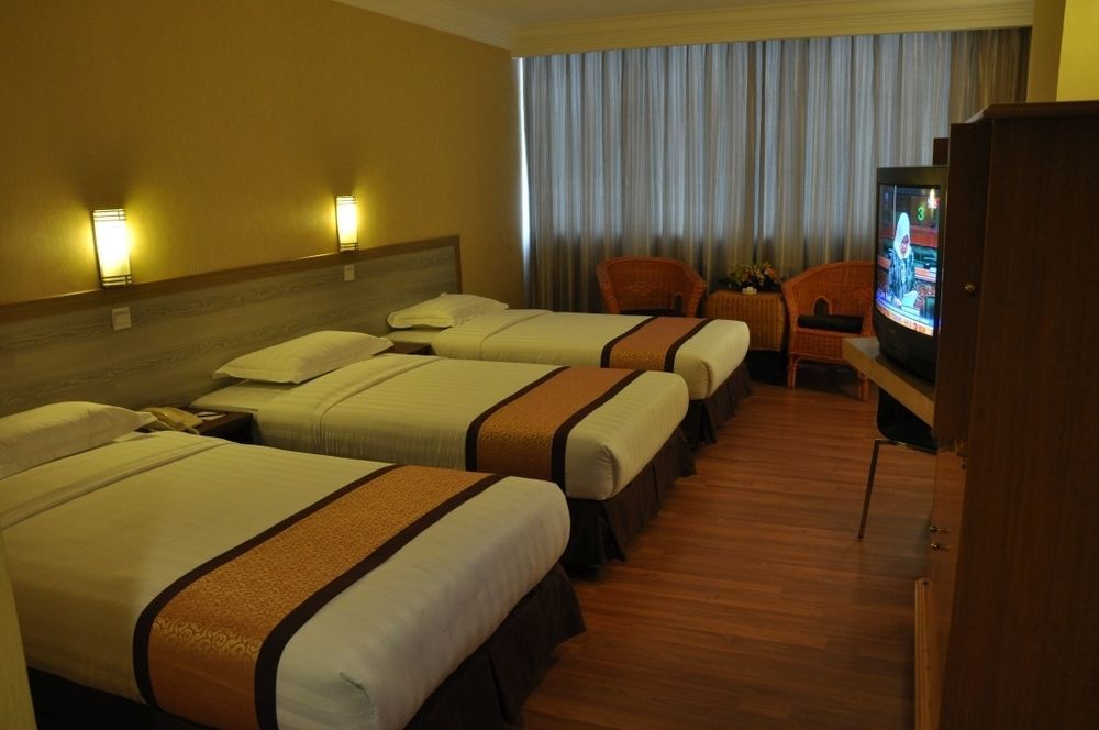 Td Plaza Hotel Kota Kinabalu Buitenkant foto