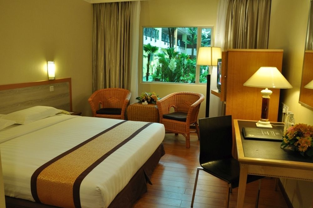 Td Plaza Hotel Kota Kinabalu Buitenkant foto