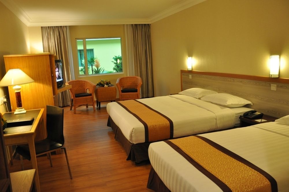 Td Plaza Hotel Kota Kinabalu Buitenkant foto