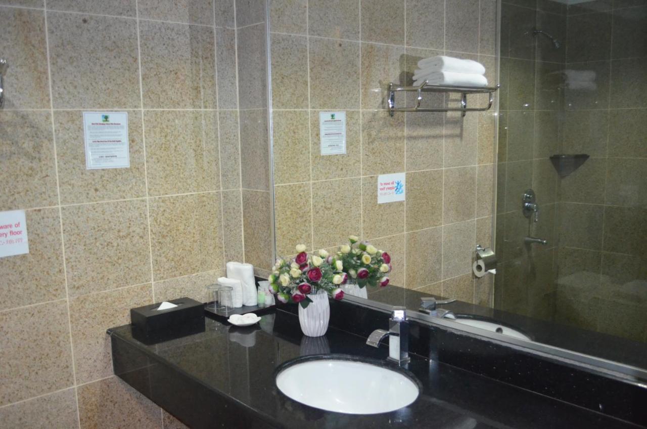 Td Plaza Hotel Kota Kinabalu Buitenkant foto