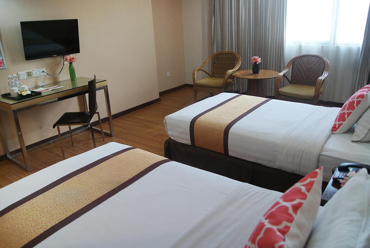 Td Plaza Hotel Kota Kinabalu Buitenkant foto