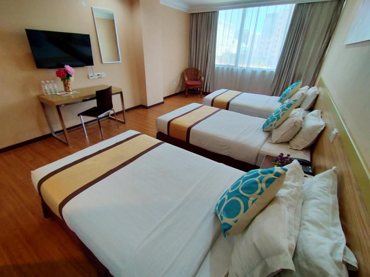 Td Plaza Hotel Kota Kinabalu Buitenkant foto