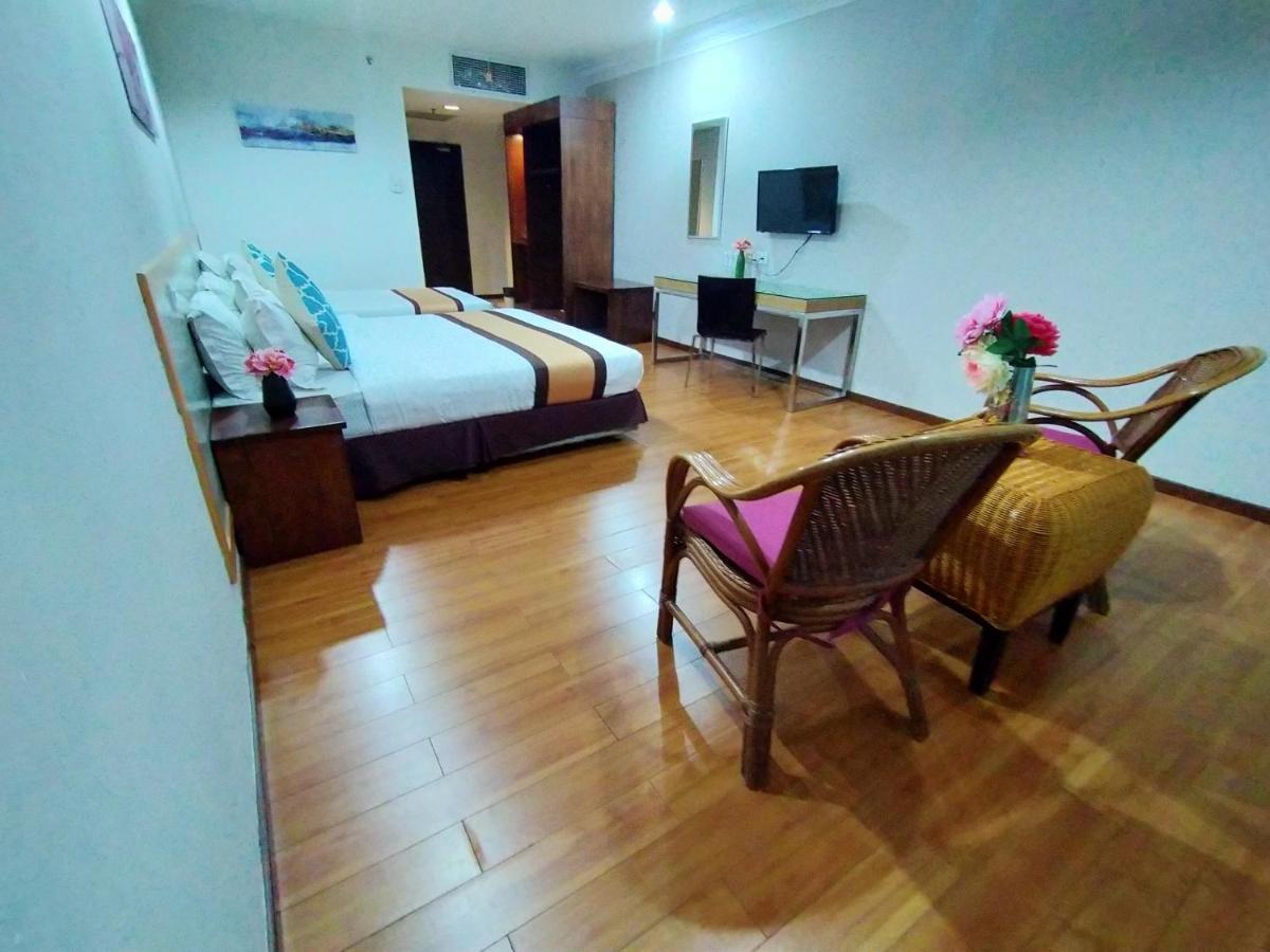 Td Plaza Hotel Kota Kinabalu Buitenkant foto