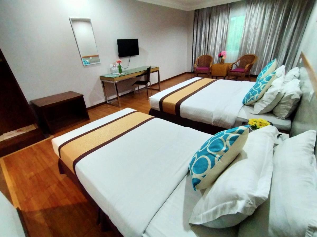 Td Plaza Hotel Kota Kinabalu Buitenkant foto