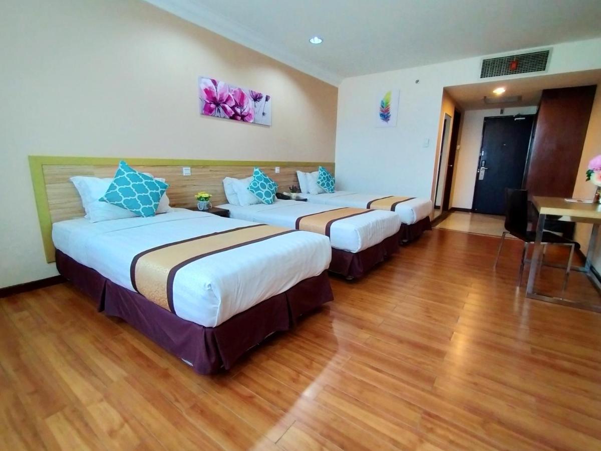 Td Plaza Hotel Kota Kinabalu Buitenkant foto